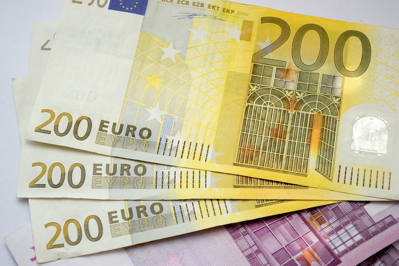 Pinigai, Euras, Euras, Paketas, Bukas, Banknotas, Banknotai, 200 Eur, Geltona, Nemokamos Nuotraukos