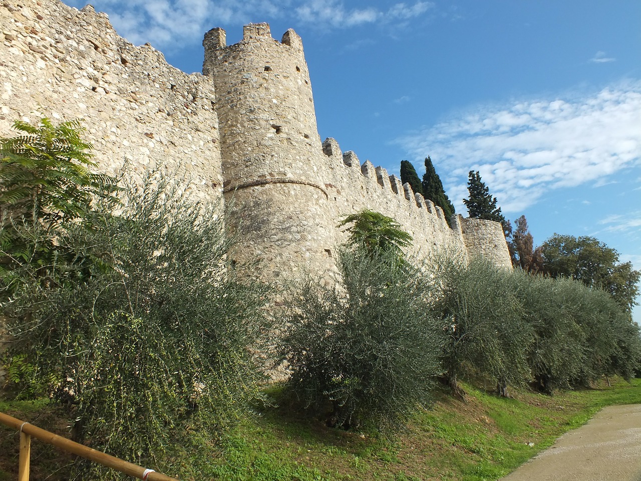 Moniga Del Garda, Garda, Pilis, Italy, Turistų Kelionės Tikslas, Perspektyva, Nemokamos Nuotraukos,  Nemokama Licenzija