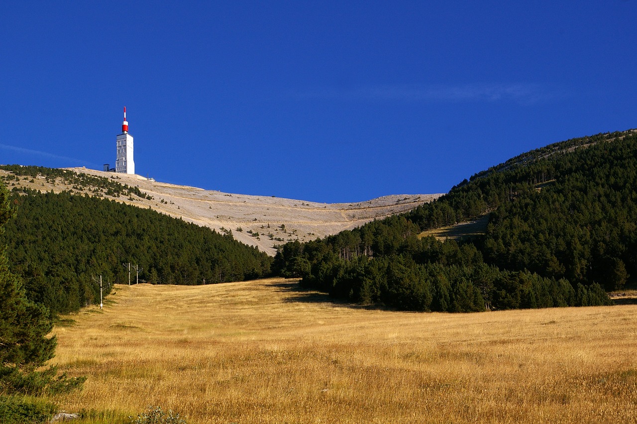 Mont Ventoux, Kalnas, Dangus, Mėlynas, Saulė, Vėjas, Debesis, Mėlynas Dangus, Debesuota Dangaus, Gamta