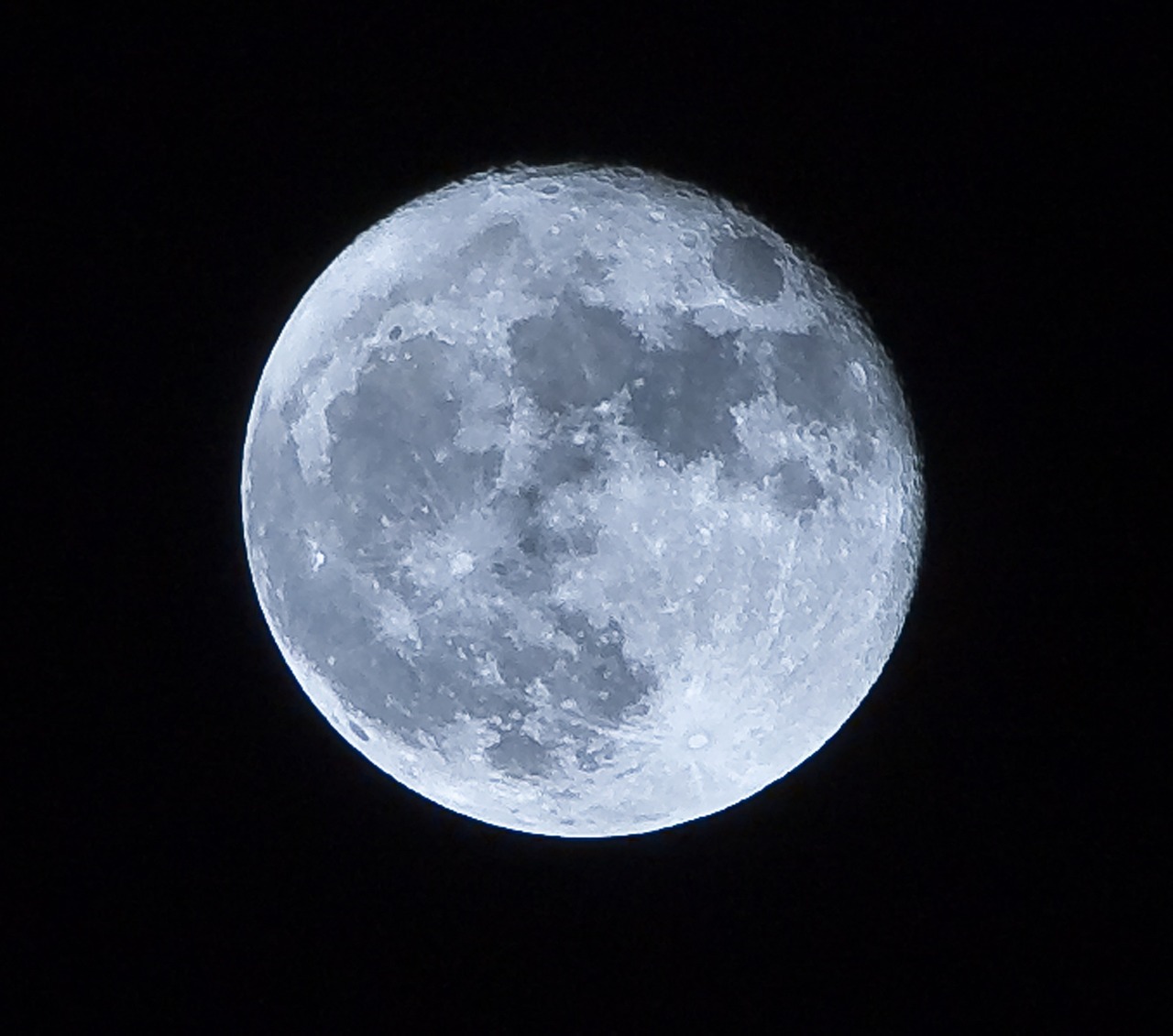 Moon pics. Луна крупным планом. Блеск Луны. Луна блеск Луны. Moon pic 1x1.