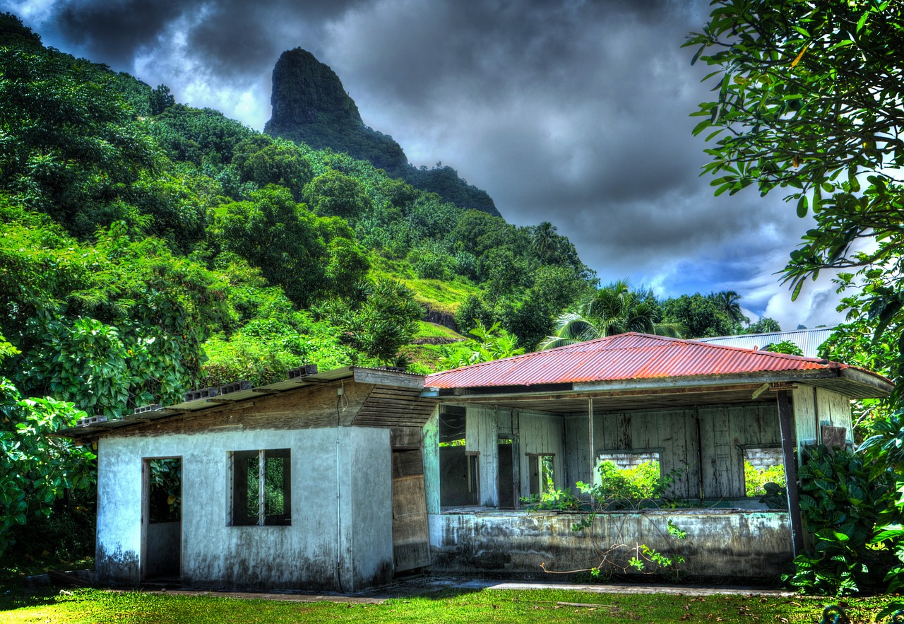 Moorea, Prancūzų Polinezija, Apleistas Namas, Kalnas, Debesys, Dangus, Žalias, Gamta, Atogrąžų, Atostogos