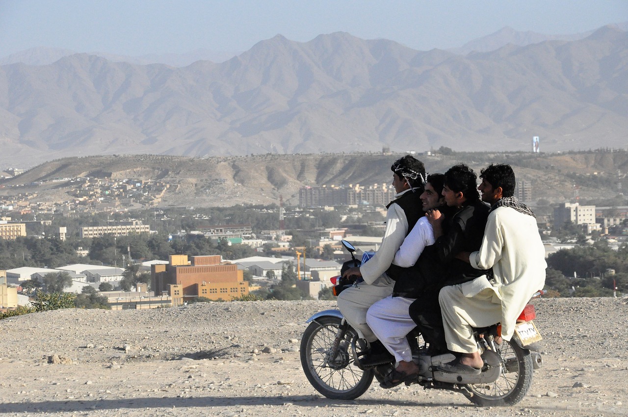 Mopedas, Motociklas, Vairai, Keturi, Per Daug, Kabul, Afganistanas, Transportas, Vairuoti, Vairavimas