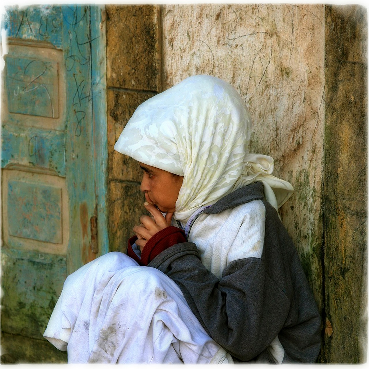 Marokas, Mergaitė, Vaikas, Žmogus, Liūdna Nuotaika, Mąstymas, Asmuo, Sėdi, Siena, Nemokamos Nuotraukos