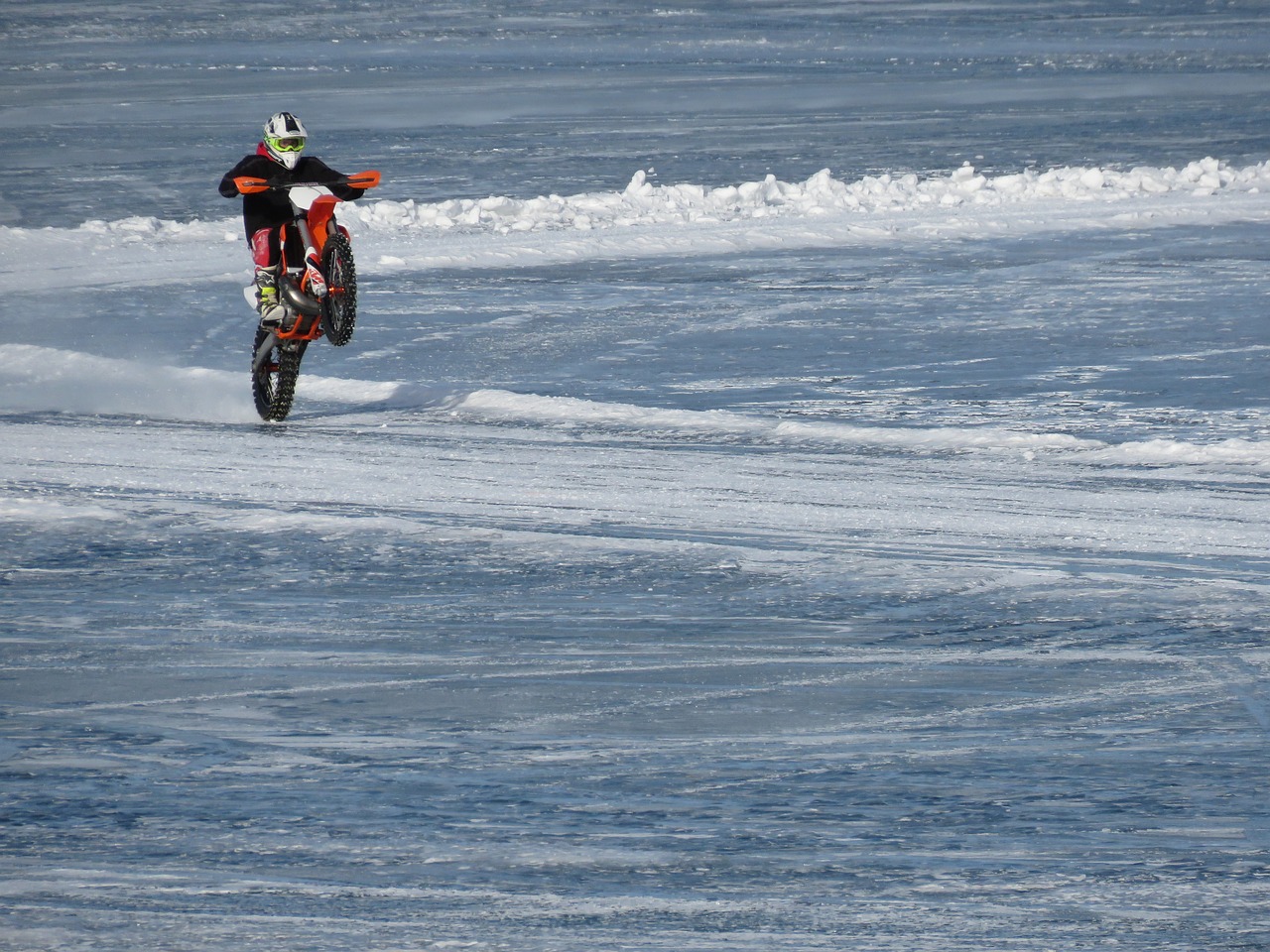 Motociklas, Wheelie, Triukas, Gudrybės, Drąsus, Ledas, Užšalęs Ežeras, Ežeras, Žiema, Lenktynės