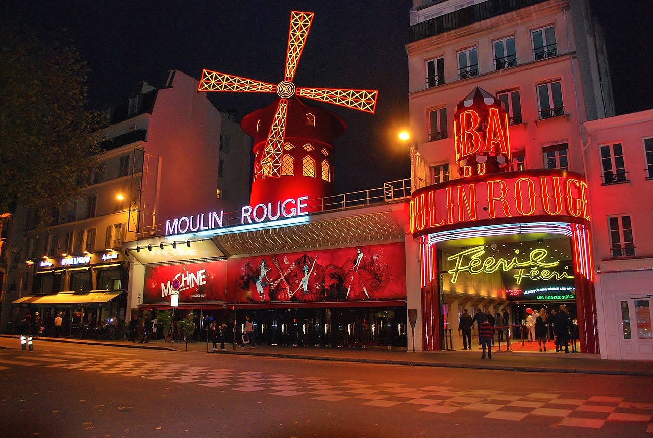 Moulin Rouge, Paris, Raudona Malūnas, Montmartras, Naktis, Neoninė Šviesa, Orientyras, Turistinis, Kelionė, Miesto