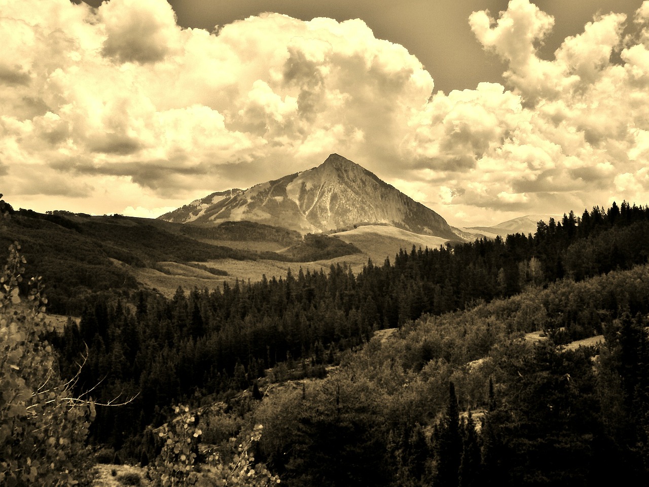 Kalnas, Colorado, Crested Butte, Debesys, Lauke, Dangus, Vaizdingas, Kraštovaizdis, Kalnų Kalnas, Nuotrauka