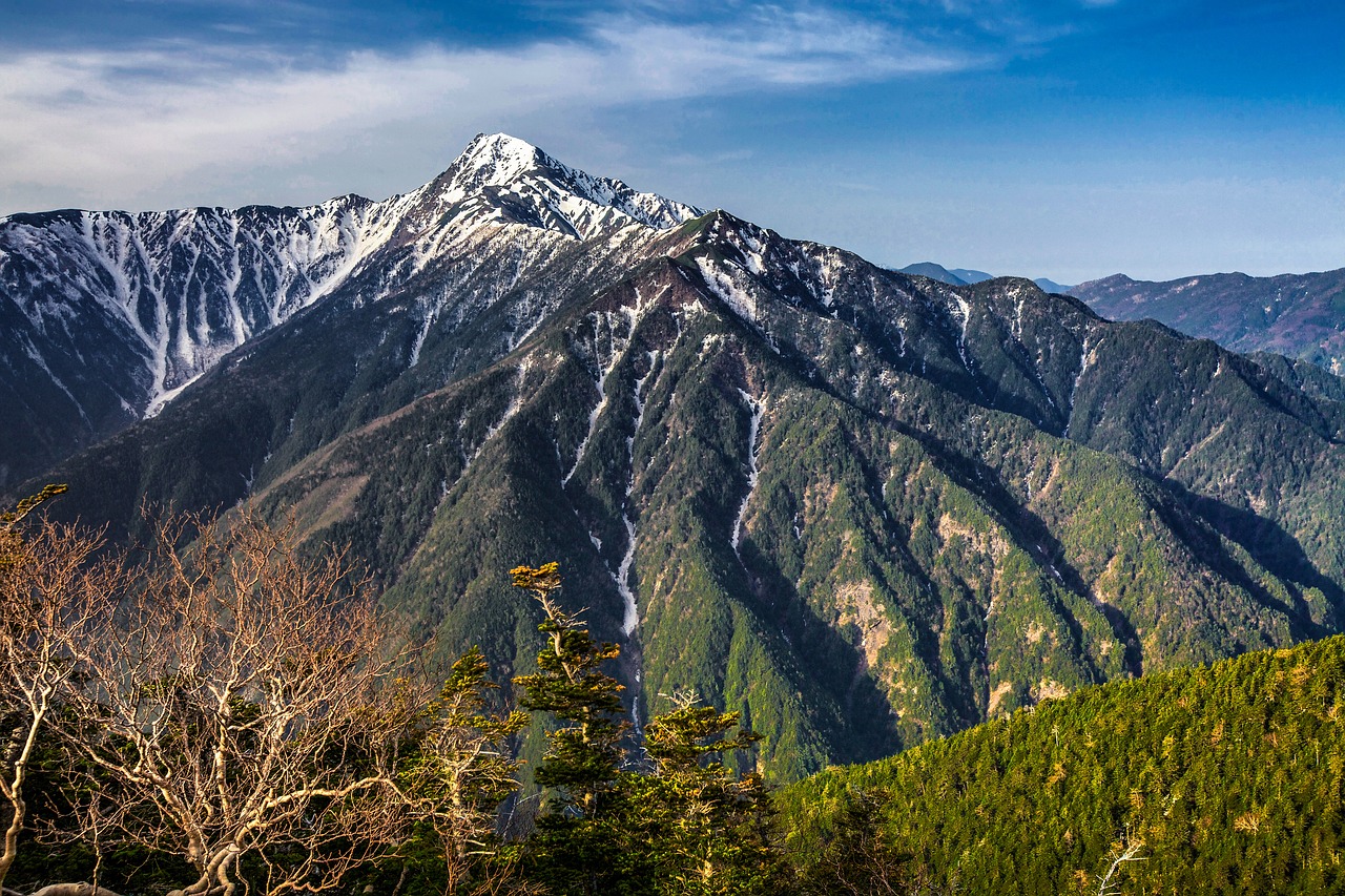 Kalnas, Kitadake, Japonija Antroji Aukščiausia Smailė Pasislenka Tarp Sienos, Pietų Alpėse, Gegužė, Japonija, Nemokamos Nuotraukos,  Nemokama Licenzija