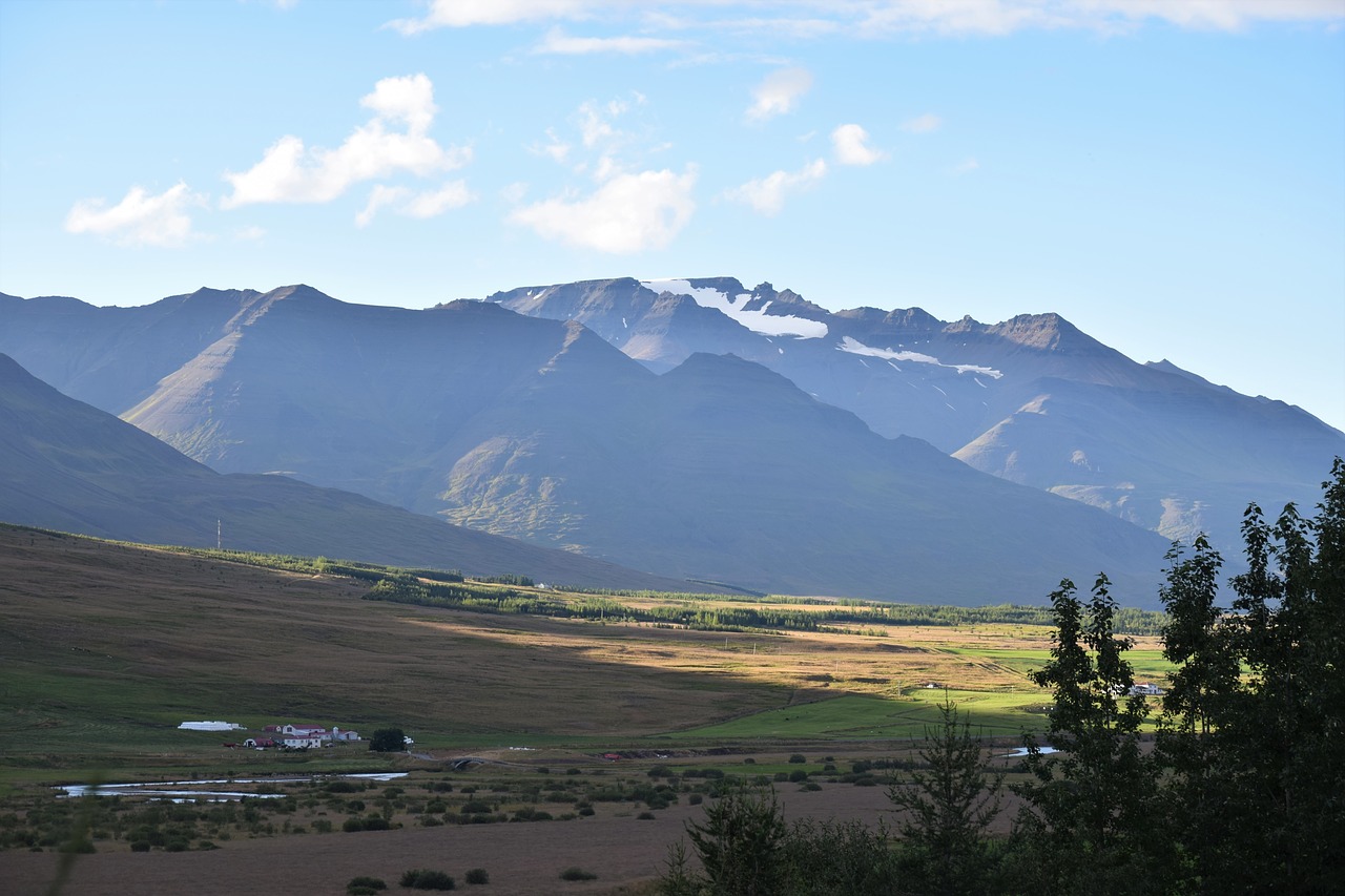 Kalnas, Šviesa, Dangus, Kraštovaizdis, Iceland, Vaizdingas, Saulės Šviesa, Medžiai, Laukai, Kaimas