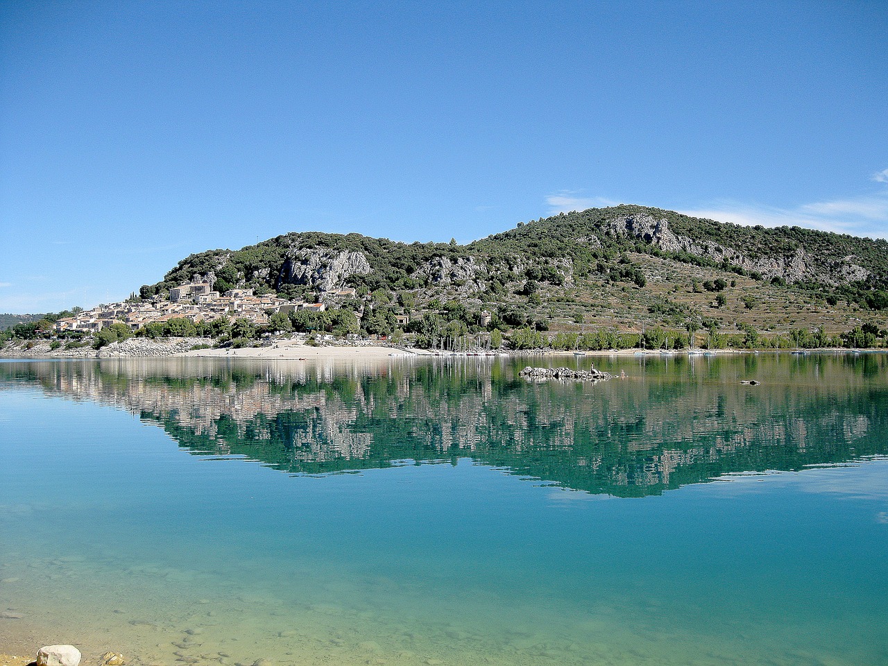 Kalnas, Grioviai, Vasara, Ežeras, Provence, Kraštovaizdis, Apmąstymai, Nemokamos Nuotraukos,  Nemokama Licenzija