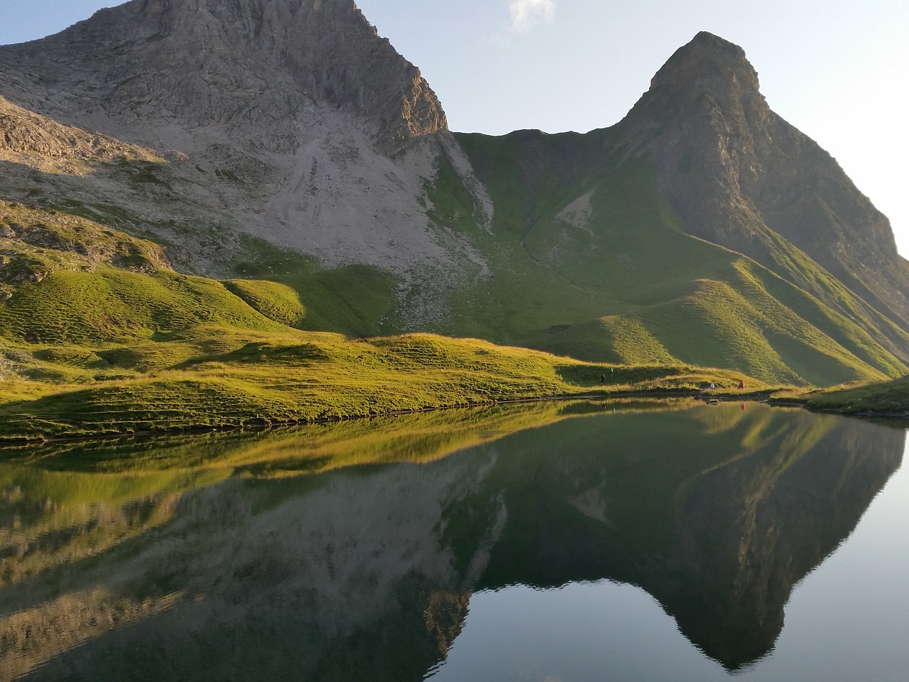 Kalninis Ežeras, Saulės Šviesa, Peizažas, Kraštovaizdis, Saulėtas, Vanduo, Highlands, Didingas, Atspindys, Ramus