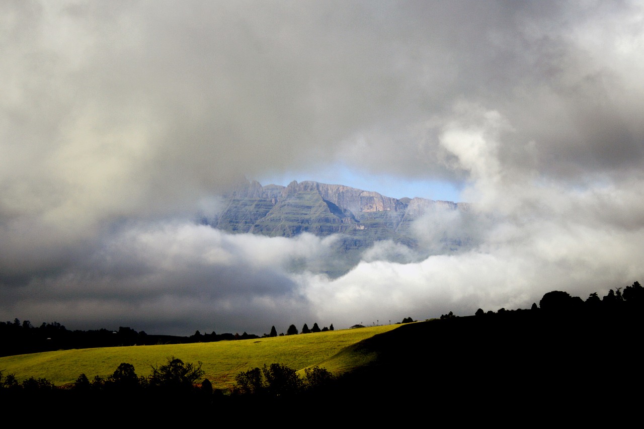 Kalnai, Debesys, Drakensburgas, Gamta, Kraštovaizdis, Dangus, Rokas, Kelionė, Piko, Diapazonas
