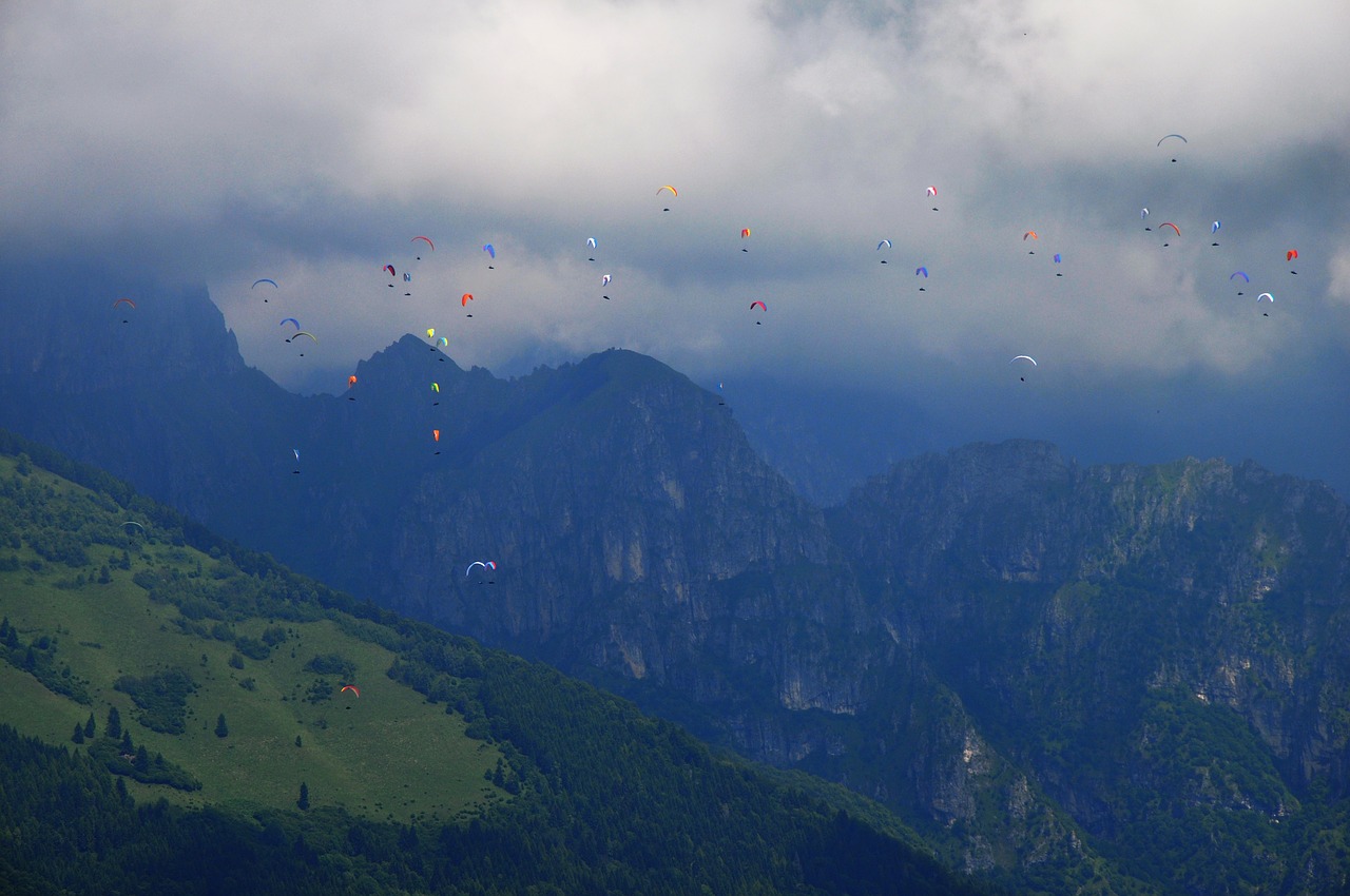 Kalnai, Debesys, Paragliding, Dangus, Miškas, Kelionė, Rokas, Rūkas, Lauke, Mėlynas