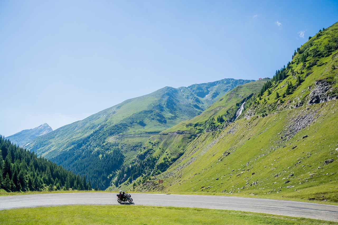 Kalnai,  Motociklas,  Važiuoti,  Kelias,  Kreivė,  Kelionė,  Motociklas,  Transportas,  Dviratis,  Lauke