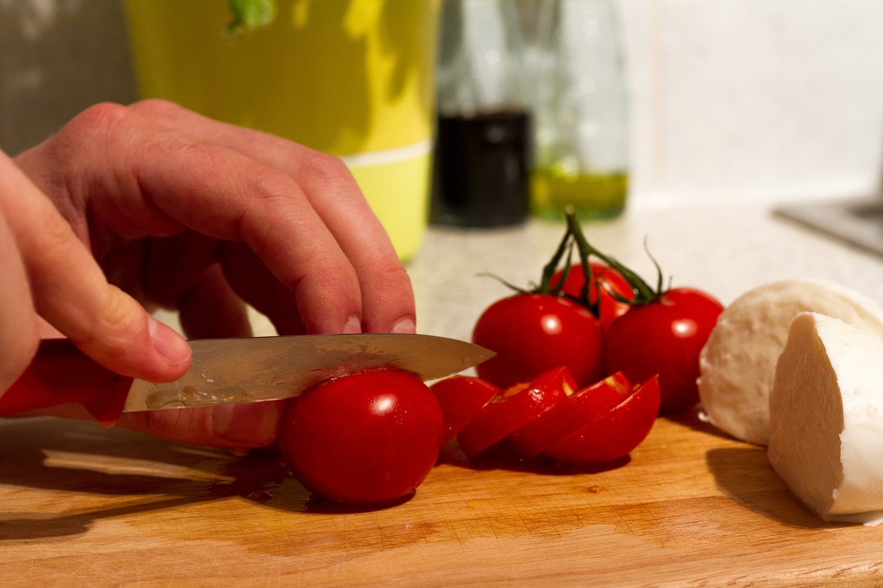 Mozzarella, Pomidorai, Supjaustyti, Peilis, Valgyti, Sveikas, Frisch, Maistas, Sūris, Maistas