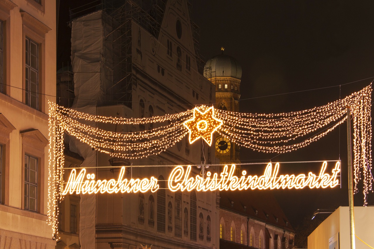 Munich, Kalėdų Rinka, Spire, Frauenkirche, Žibintai, Raidės, Ženklai, Girlianda, Žvaigždė, Kalėdos