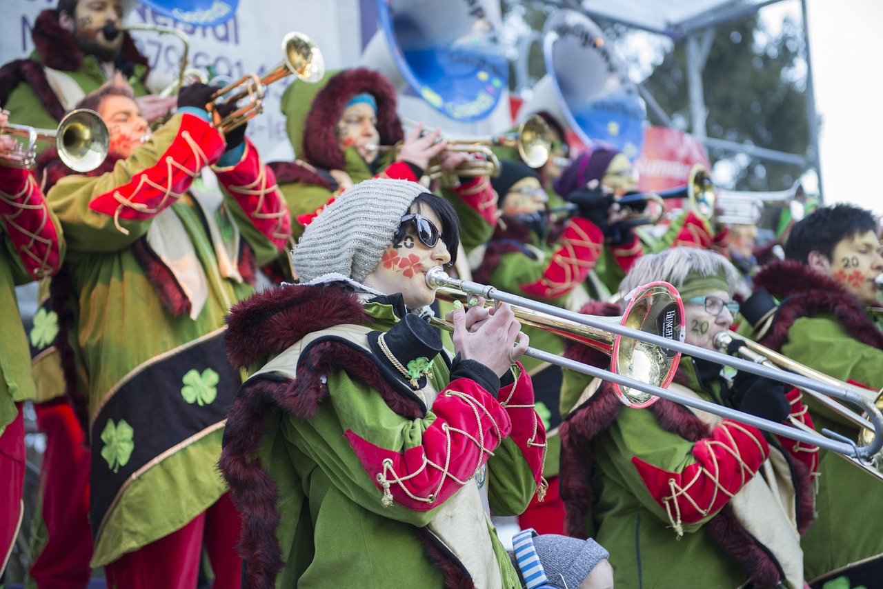 Muzika, Karnavalas, Instrumentai, Trombonas, Moteris, Spalvinga, Ištirpsta, Glarus, Nemokamos Nuotraukos,  Nemokama Licenzija