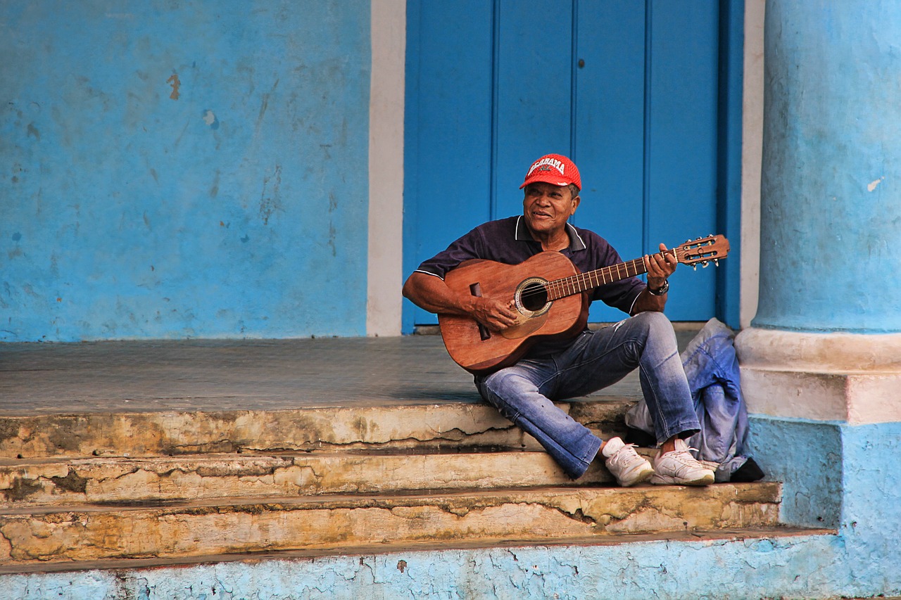 Muzikantas, Vyras, Kubos, Kuba, Gitara, Laiptai, Mėlynas, Menininkai, Bliuzas, Dainininkė