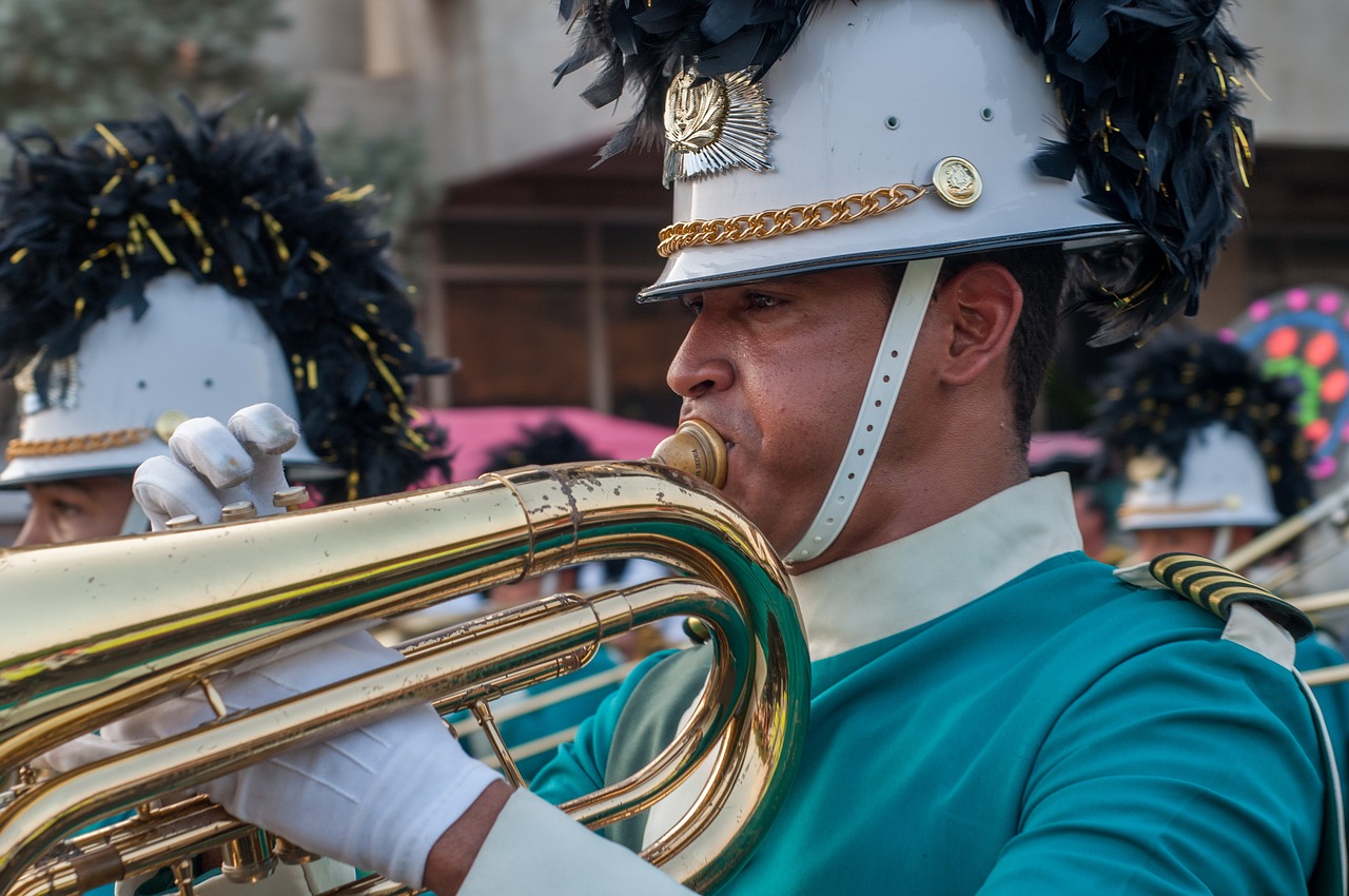 Muzikantas, Einantis, Trombonas, Grupė, Instrumentas, Garsas, Paradas, Šventė, Uniforma, Nemokamos Nuotraukos