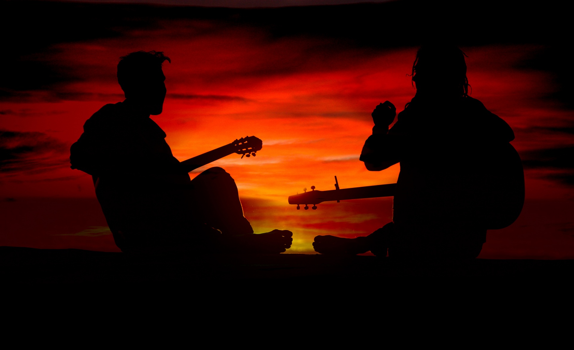 В этот звездный вечер только гитара. Гитарист на закате. Рок на закате. Парень с гитарой на закате. Гитара у костра.