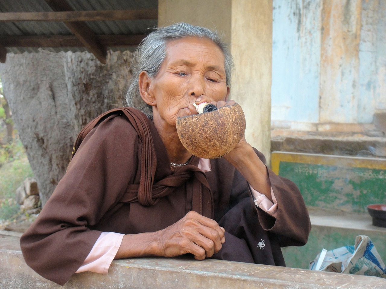 Mianmaras, Burma, Sena Moteris, Rūkymas, Nemokamos Nuotraukos,  Nemokama Licenzija