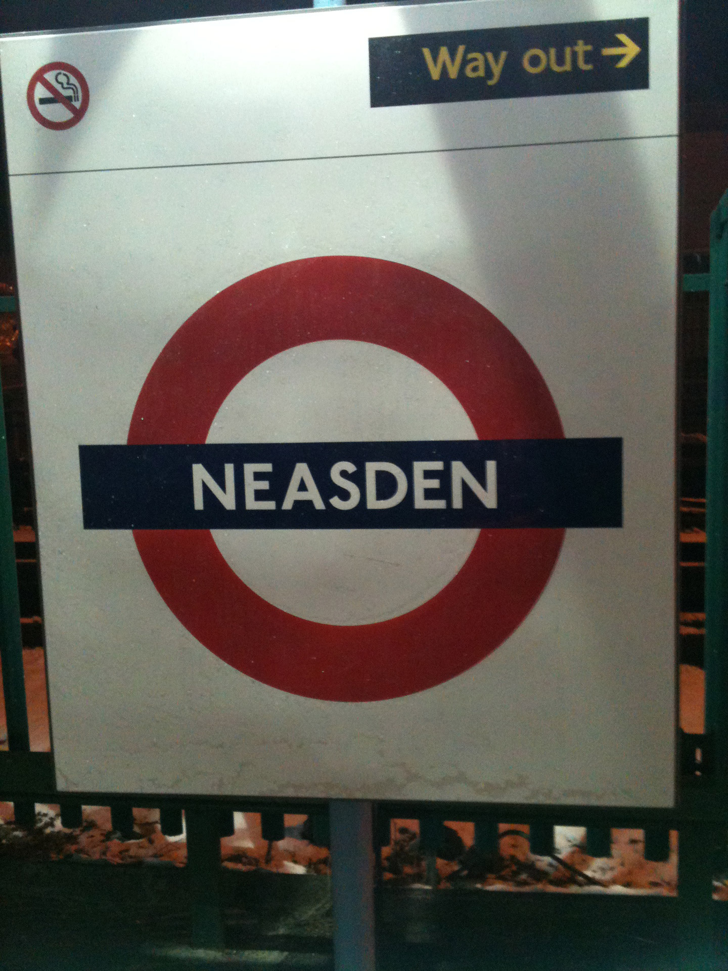 Ženklas,  Neasden,  Londonas,  Po Žeme,  Stotis,  Geležinkelis,  Neasden London Underground Sign, Nemokamos Nuotraukos,  Nemokama Licenzija