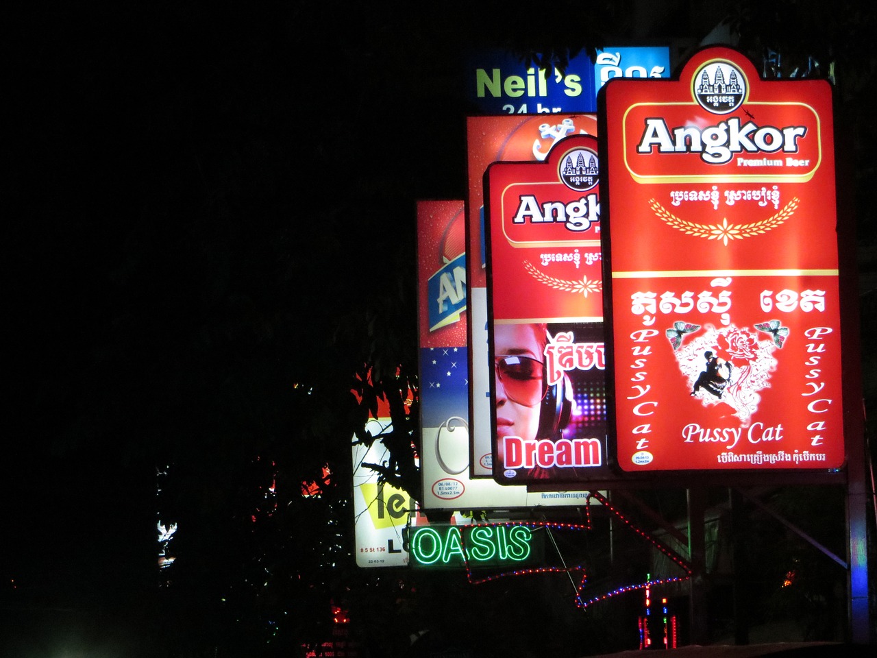 Neonas, Ženklai, Baras, Neoninis Ženklas, Naktis, Phnom Penh, Kambodža, Nemokamos Nuotraukos,  Nemokama Licenzija