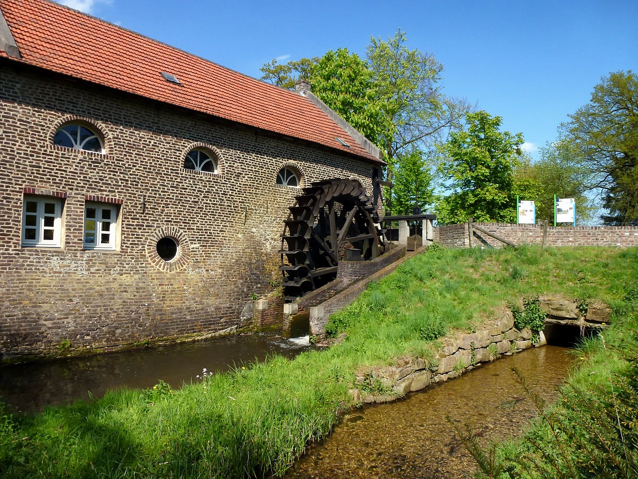 Nyderlandai, Kraštovaizdis, Malūnas, Pastatas, Srautas, Vanduo, Dangus, Debesys, Lauke, Architektūra