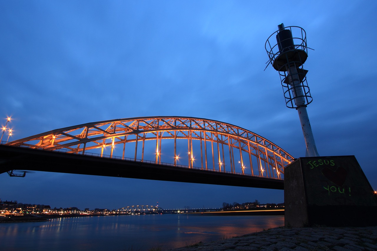 Nyderlandai, Nijmegenas, Tiltas, Eismas, Waal, Upė, Vakaras, Waalbrug, Gelderlandas, Plienas