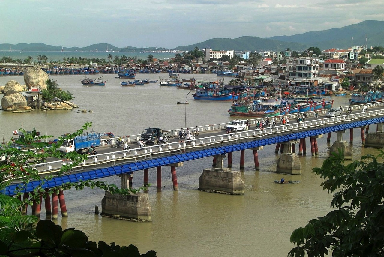 Nha Trang, Vietnamas, Įlanka, Uostas, Vanduo, Valtys, Laivai, Tiltas, Transporto Priemonės, Eismas