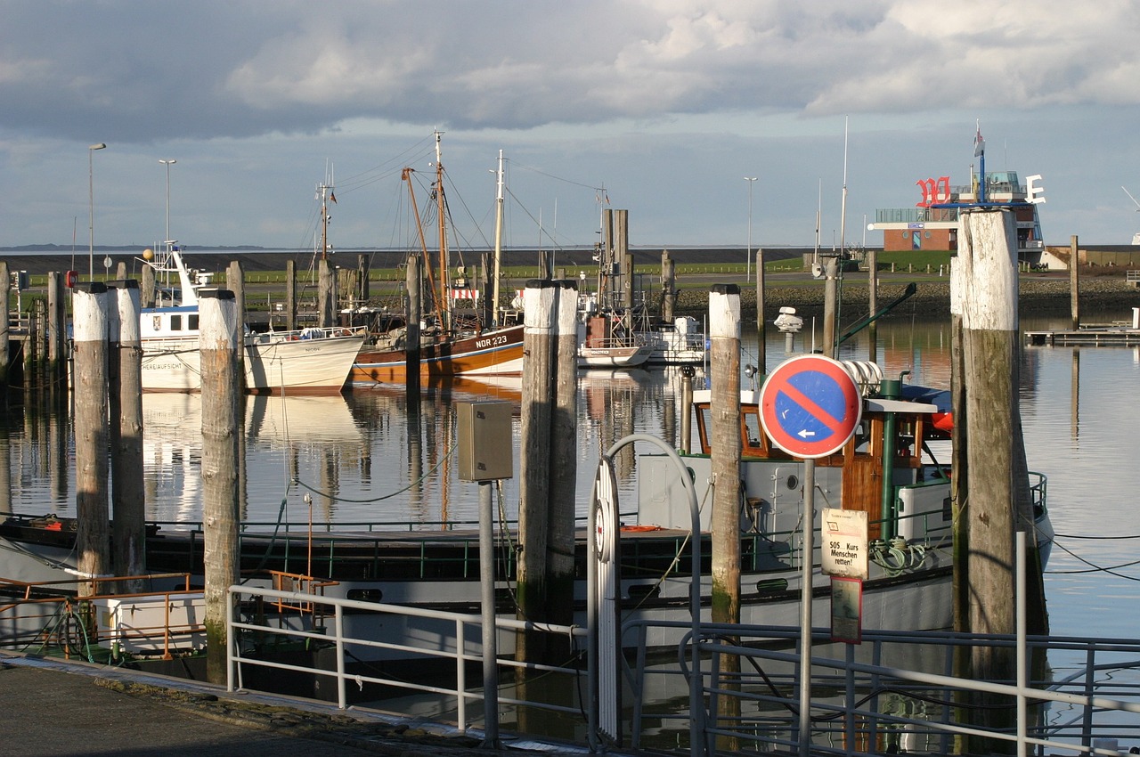 Norddeich, Šiaurės Jūra, Žvejybos Laivai, Valtys, Vanduo, Debesys, Veidrodis, Nemokamos Nuotraukos,  Nemokama Licenzija