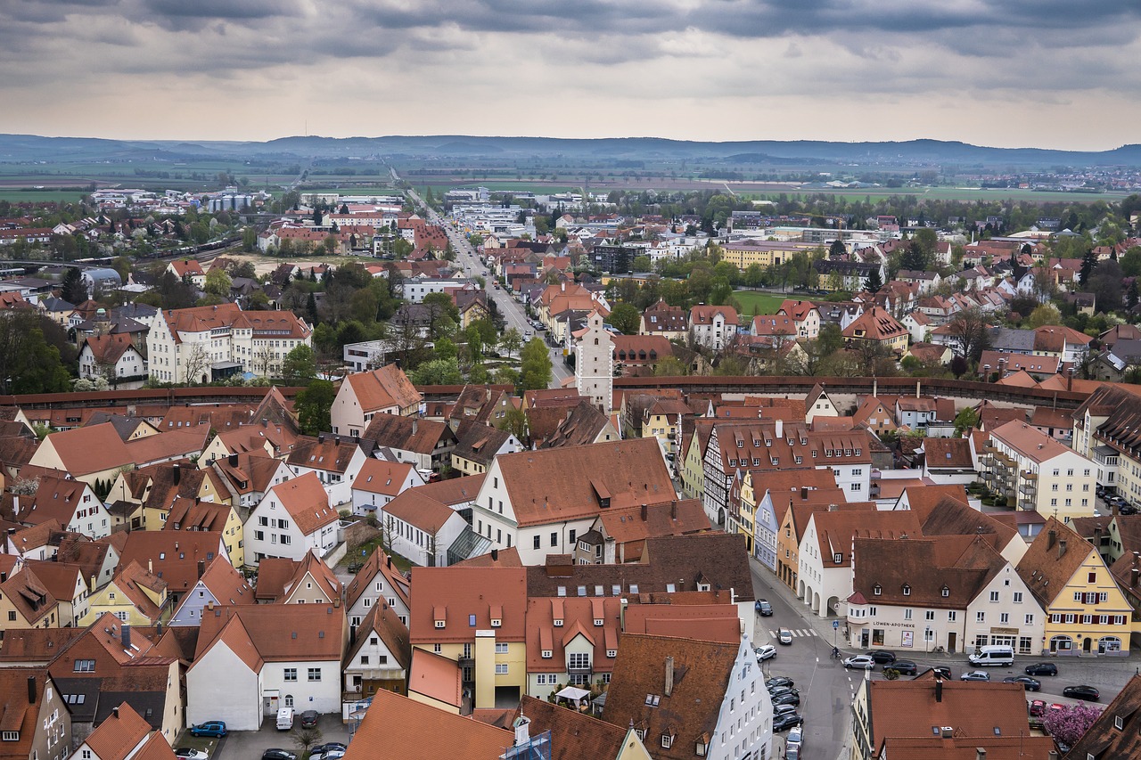 Nördlingen, Miestas, Namai, Santūra, Architektūra, Pastatas, Fasadas, Dangus, Debesys, Senamiestis