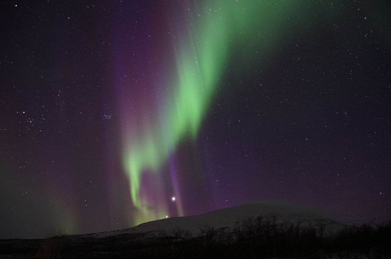 Šiaurės Pašvaistė, Švedija, Laplandas, Aurora Borealis, Kiruna, Abisko, Aurora Dangaus Stotis, Arktinis Apskritimas, Žiema, Geomagnetizerio Audra