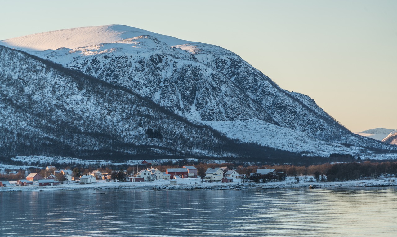 Norvegija, Kranto, Kaimas, Architektūra, Kalnas, Skandinavija, Jūra, Kraštovaizdis, Gamta, Vanduo