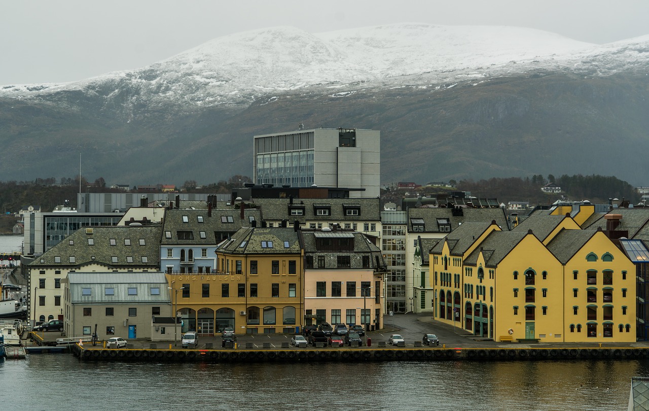 Norvegijos Pakrantė, Alesund, Kalnai, Sniegas, Architektūra, Skandinavija, Kraštovaizdis, Jūra, Fjordas, Gamta