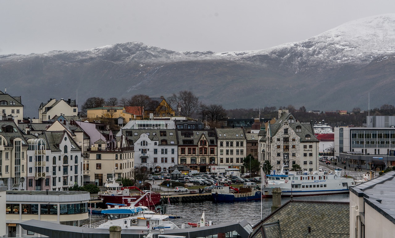 Norvegijos Pakrantė, Alesund, Kalnai, Architektūra, Skandinavija, Kraštovaizdis, Jūra, Fjordas, Gamta, Vanduo