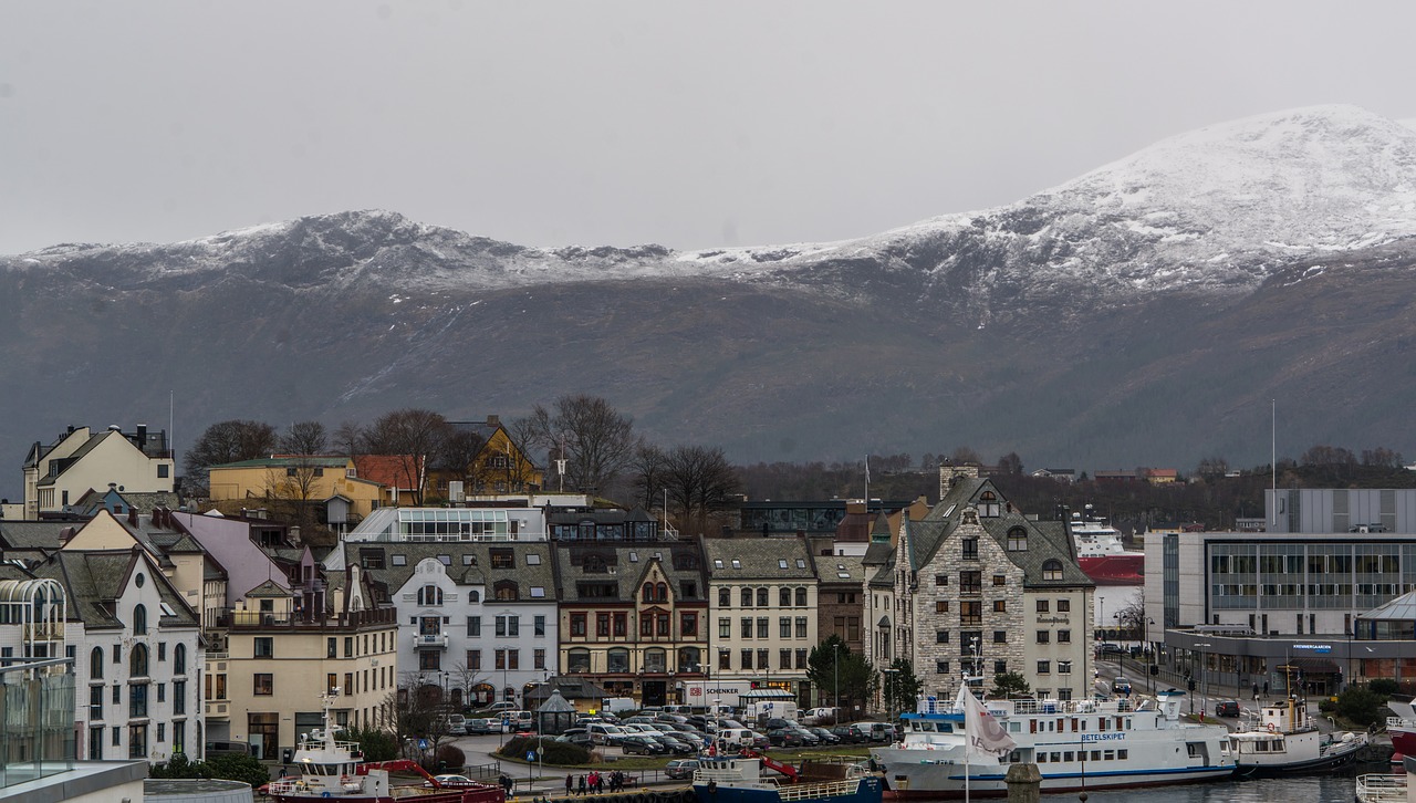 Norvegijos Pakrantė, Alesund, Kalnai, Architektūra, Skandinavija, Kraštovaizdis, Jūra, Fjordas, Gamta, Vanduo