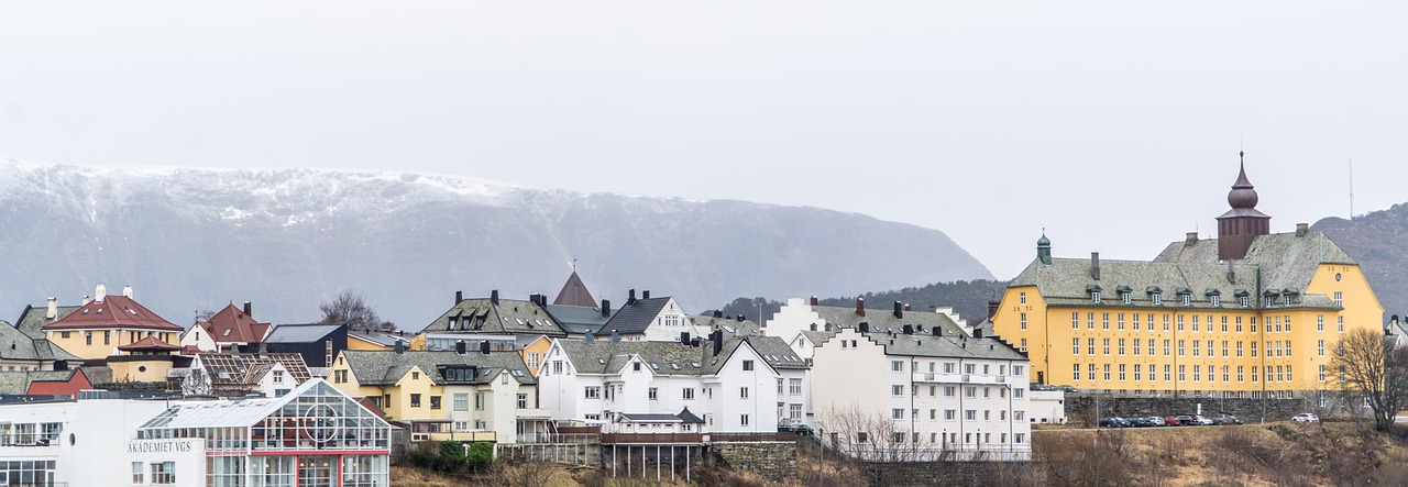 Norvegijos Pakrantė, Alesund, Kalnai, Architektūra, Skandinavija, Kraštovaizdis, Jūra, Fjordas, Gamta, Vanduo