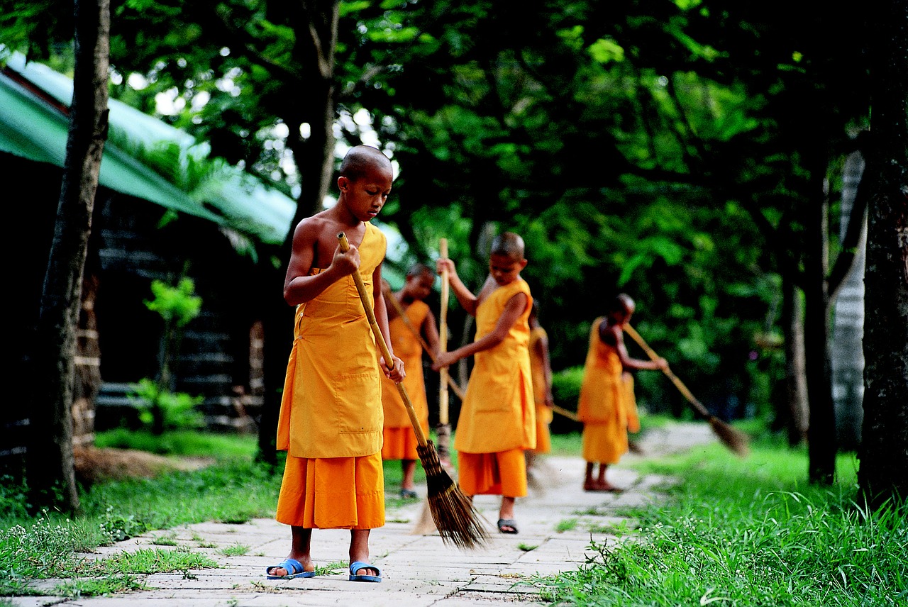 Naujokai, Budistinis, Darbas, Wat, Phra Dhammakaya, Šventykla, Dhammakaya Pagoda, Valymas, Oranžinė, Drabužiai