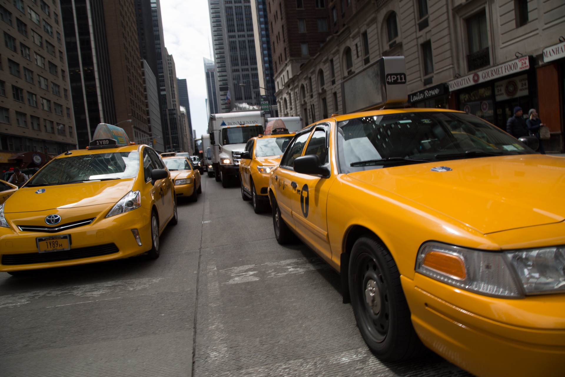 Купить желтое такси. Такси КЭБ Нью Йорк. Желтый КЭБ Нью Йорк. Желтое Нью Йоркское такси. Ford Taurus такси Нью-Йорка.
