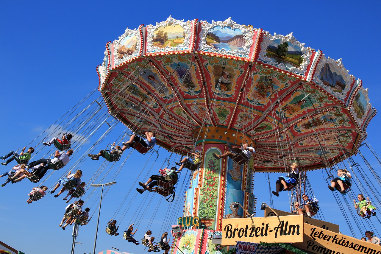 Oktoberfest, Grandinės Karuselė, Mėlynas Dangus, Nemokamos Nuotraukos,  Nemokama Licenzija