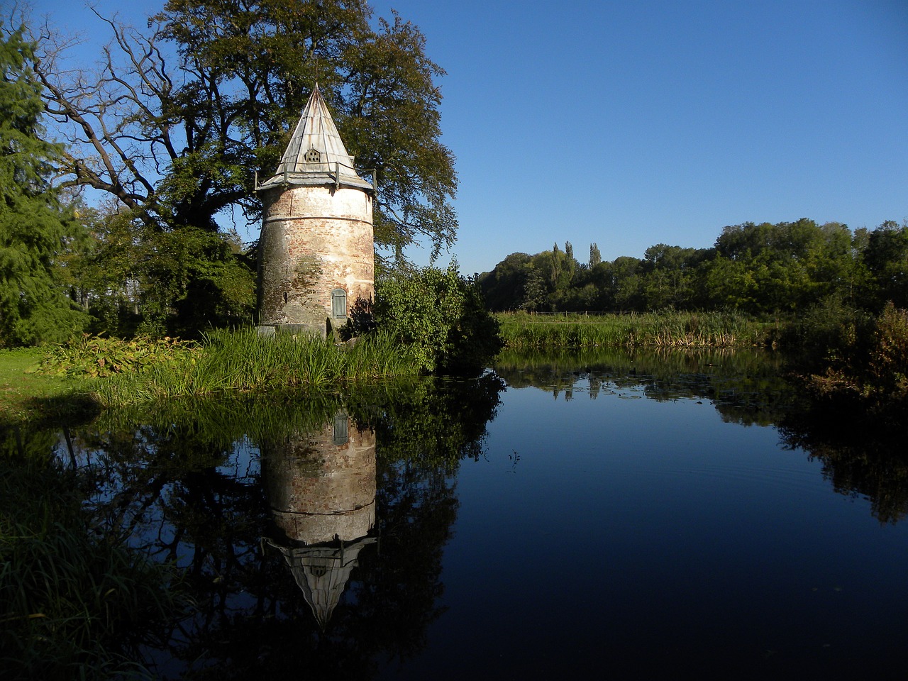 Senas Pastatas, Dovecote, Medinis, Tvenkinys, Balandis, Nemokamos Nuotraukos,  Nemokama Licenzija