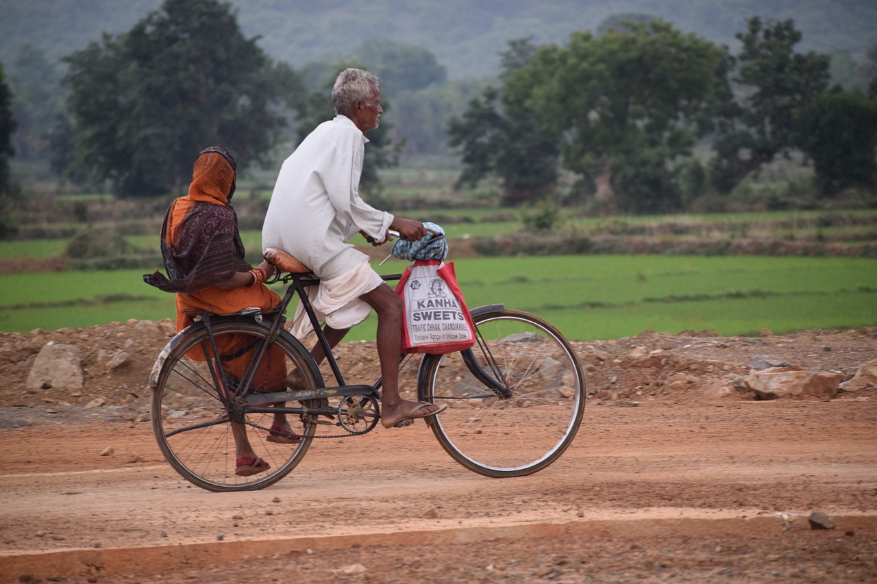 Senoji Pora, Dviratis, Kelionė, Kelias, Pora, Kaimas, Odisha, Indija, Saree, Dhoti