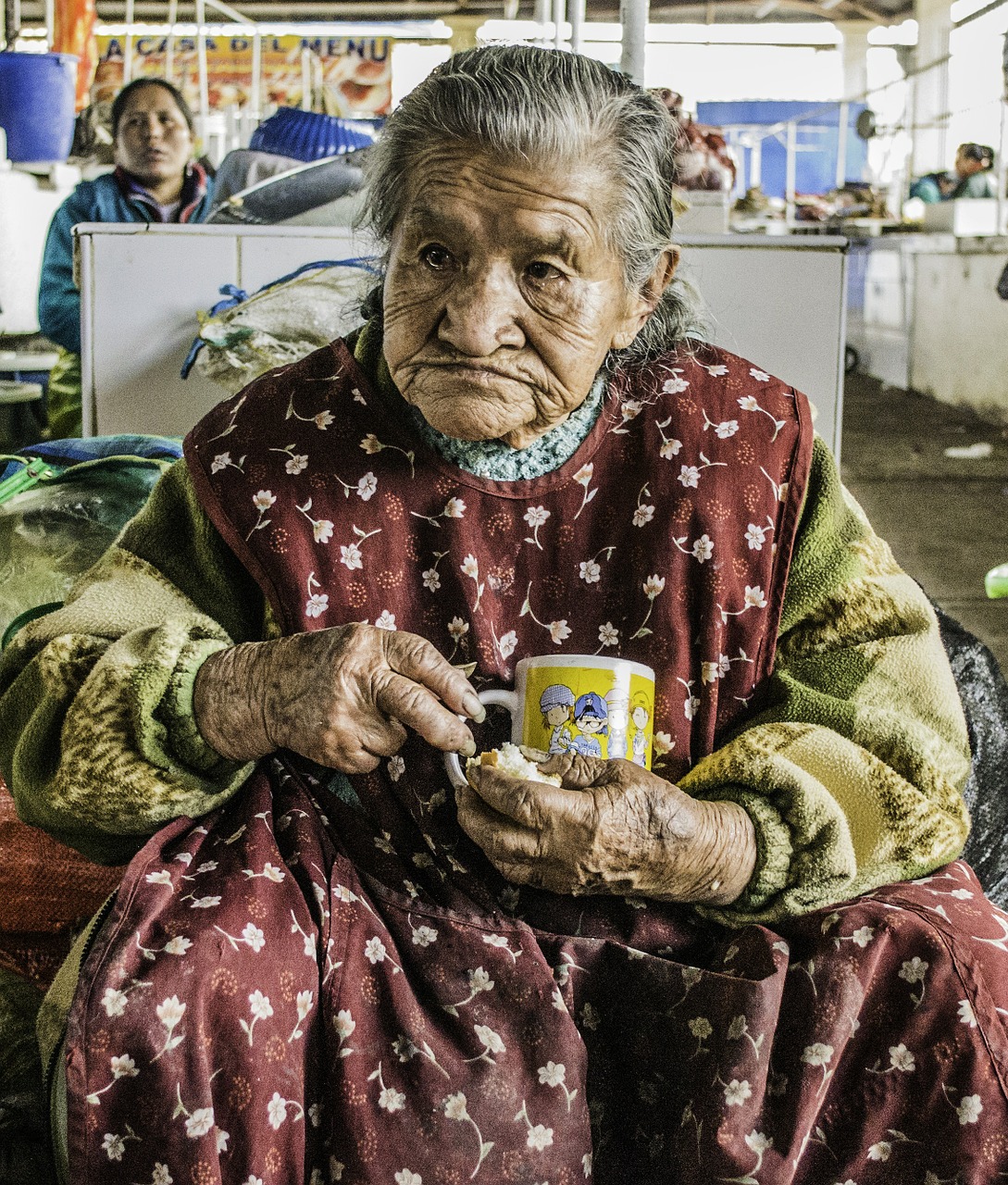 Senutė, Moteris, Senas, Moteris, Senyvo Amžiaus, Peru, Peru, Kava, Duona, Nemokamos Nuotraukos