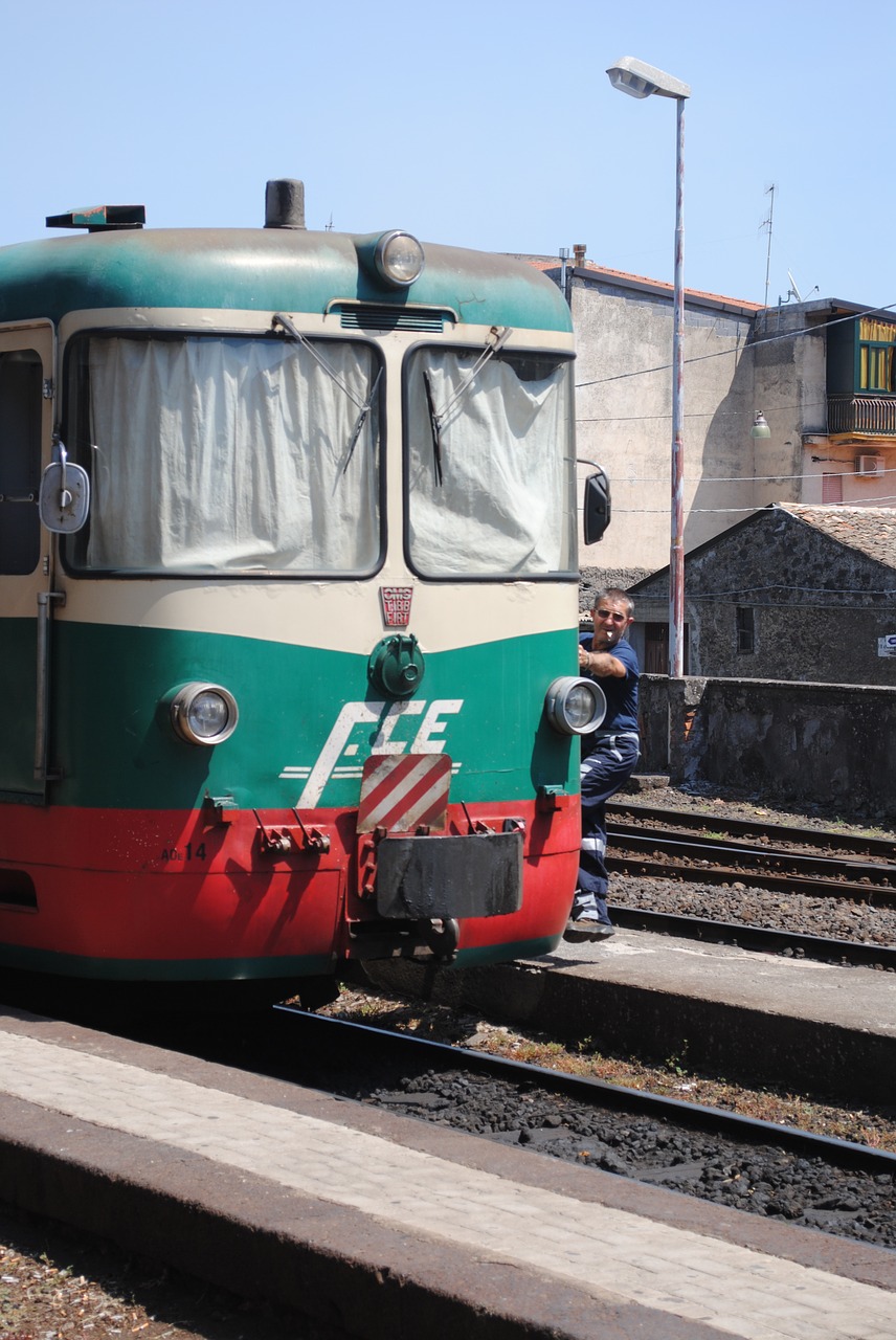 Senas Traukinys Italijoje,  Randazzo Stotis,  Kalnas Etna, Nemokamos Nuotraukos,  Nemokama Licenzija
