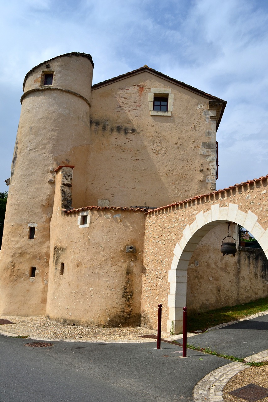 Senas Kaimas, Pilis, Senas Namas, Issac, Dordogne, France, Périgord, Katilas, Lankas, Siena