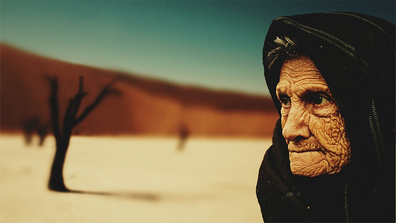 Sena Moteris, Dykuma, Senatvė, Beduinas, Sausas, Senas, Žmonės, Smėlis, Nemokamos Nuotraukos,  Nemokama Licenzija