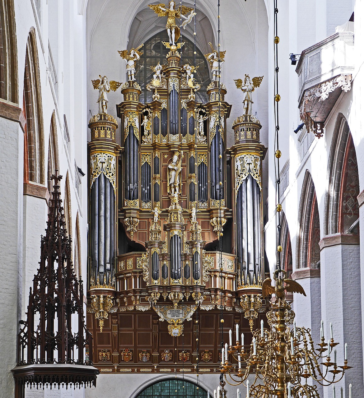 Organas, Galerija, Stralsund, Šv. Marijos Bažnyčia, Atkurta, Papuoštas, Angelas, Svilpukas, Liustra, Liustra Bažnyčia