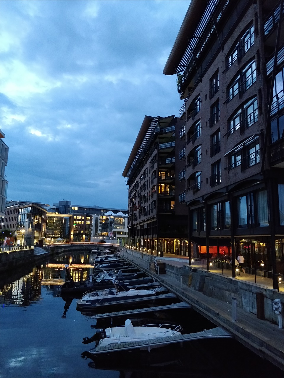 Oslo, Tjuvholmen, Architektūra, Šiuolaikiška, Namai, Balkonas, Uostas, Boot, Tiltas, Nemokamos Nuotraukos