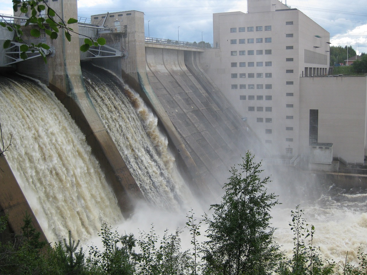 Oulu Upė, Šventas, Ohijuoksutus, Užtvankos, Vanduo, Upė, Galia, Slenksčiai, Elektrinė, Suomių