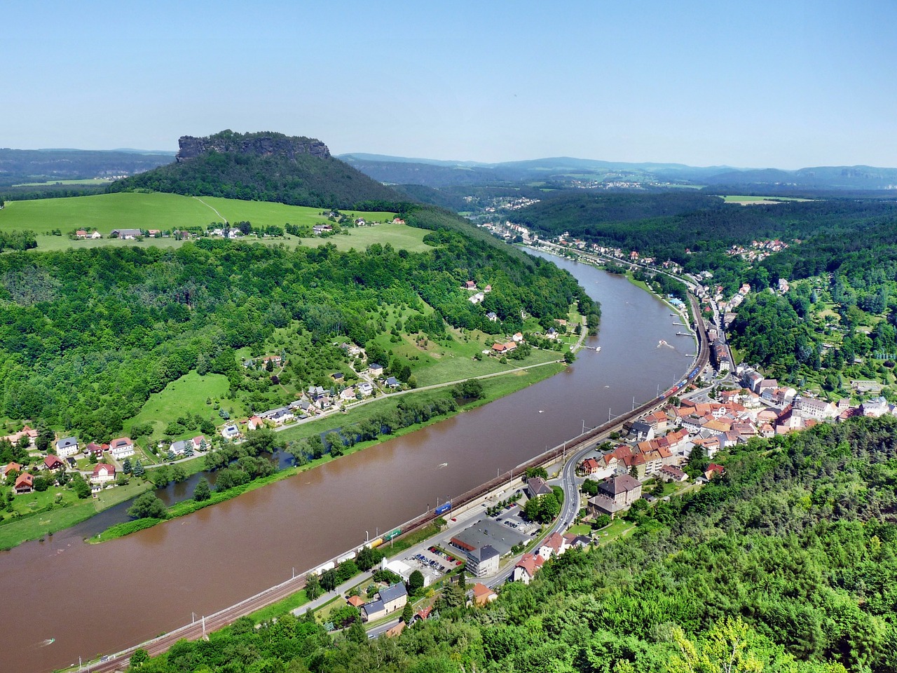 Panoraminis Vaizdas Į Lilienstein, Elbe, Königstein, Smiltainio Kalnas, Saksonijos Šveicarija, Laivyba, Tvirtovė, Nemokamos Nuotraukos,  Nemokama Licenzija